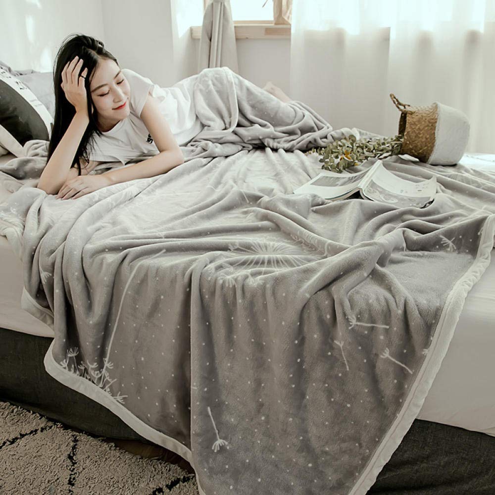 Couverture super douce en velours corail pour réchauffer vos moments sur le fauteuil