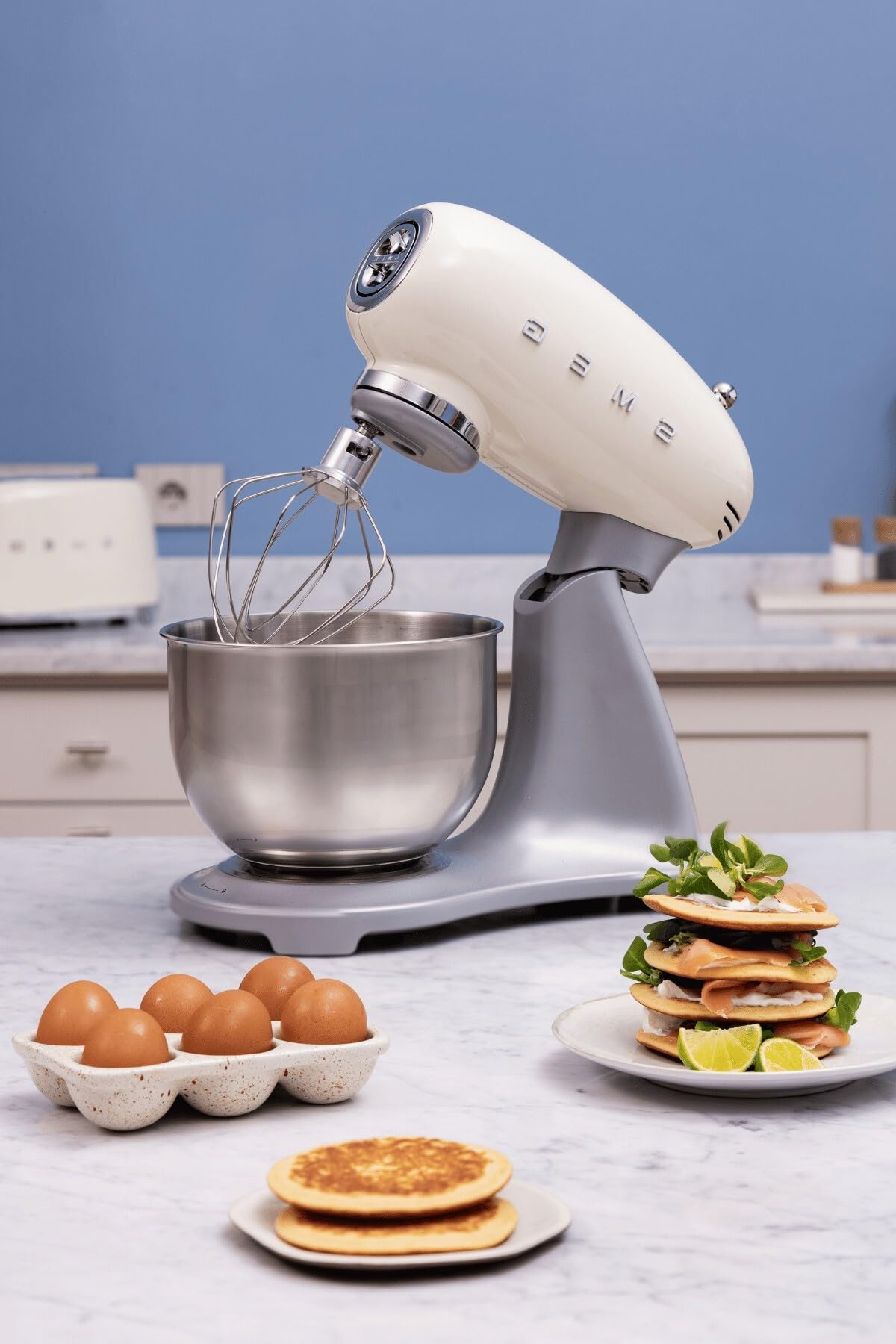 SMEG SMF04CREU - Robot pastelero multifunción 4,8 l 800 W