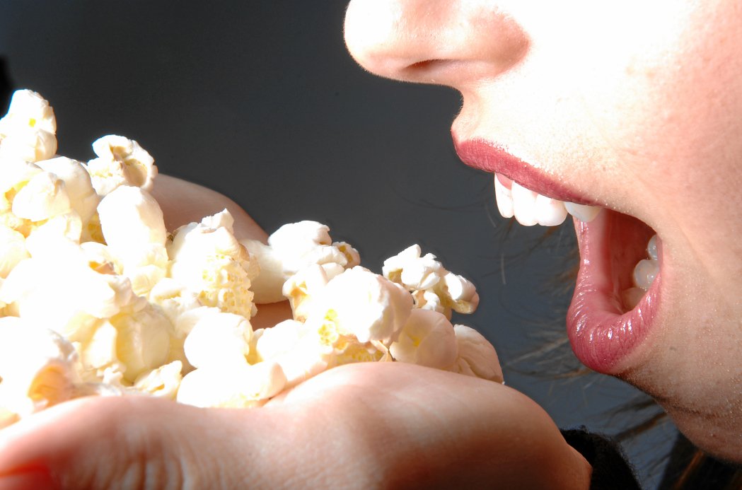 5 kg Popcorn-Mais mit Geschmack ohne Gentechnik - Premium Mais speziell für Airpop Heißluftautomaten - Zubereitung ohne Fett und Zucker (süss-karamell)