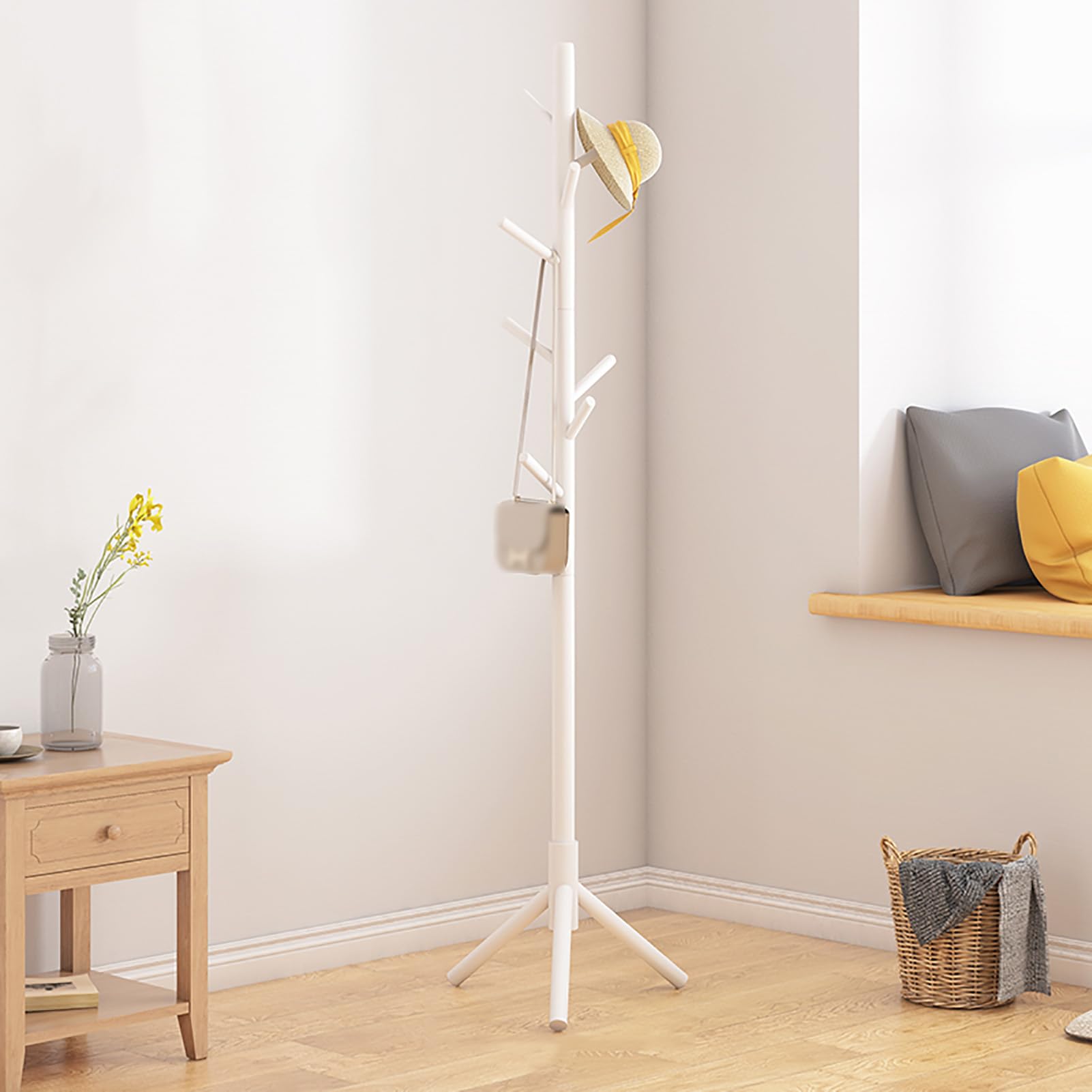 Porte-manteau sur pied compact pour optimiser le couloir