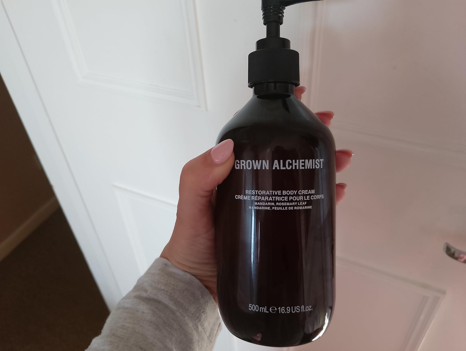 Grown Alchemist Restorative Body Cream. Hydration Blend of Shea Butter, Jojoba Oil and Vitamin E, Nourishing Moisturizer, Repairs and Balances Dry Skin (500mL)