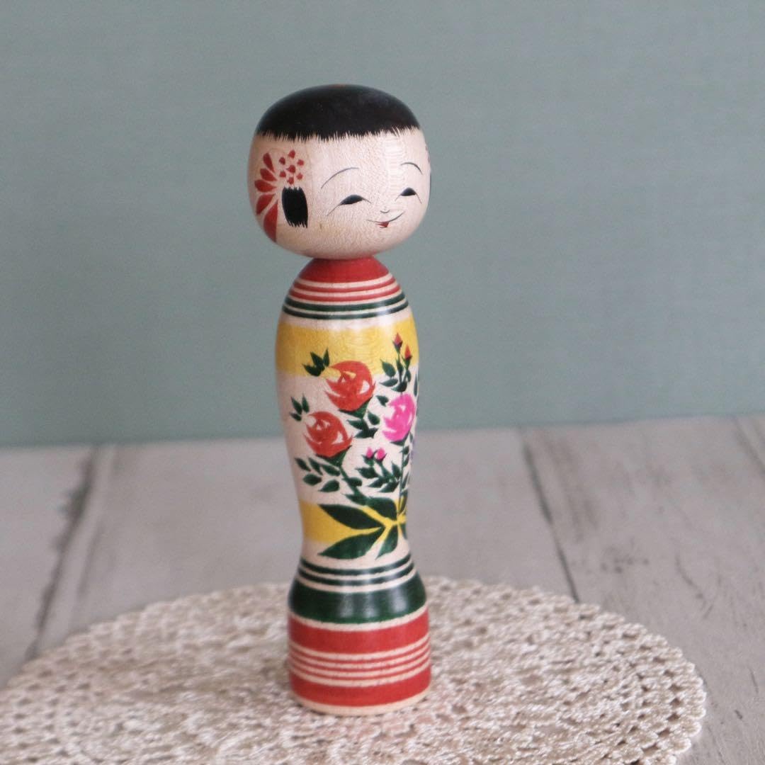 白鳥保子 えじこ 薔薇模様 伝統こけし Amazon.co.jp: 伝統こけし こけし 白鳥保子工人 4寸 : おもちゃ