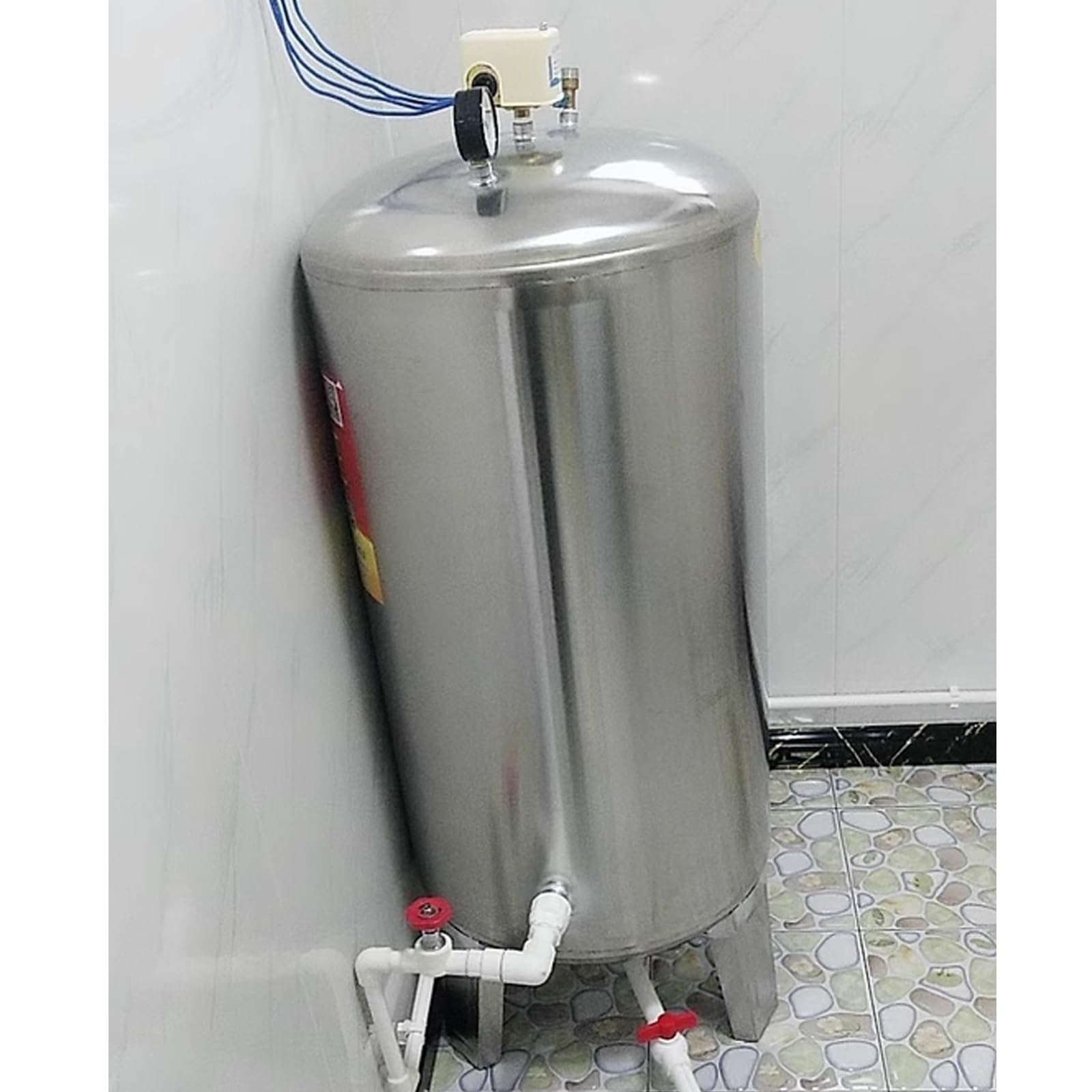 Depósito de agua a presión en acero inoxidable con sistema automático vertical