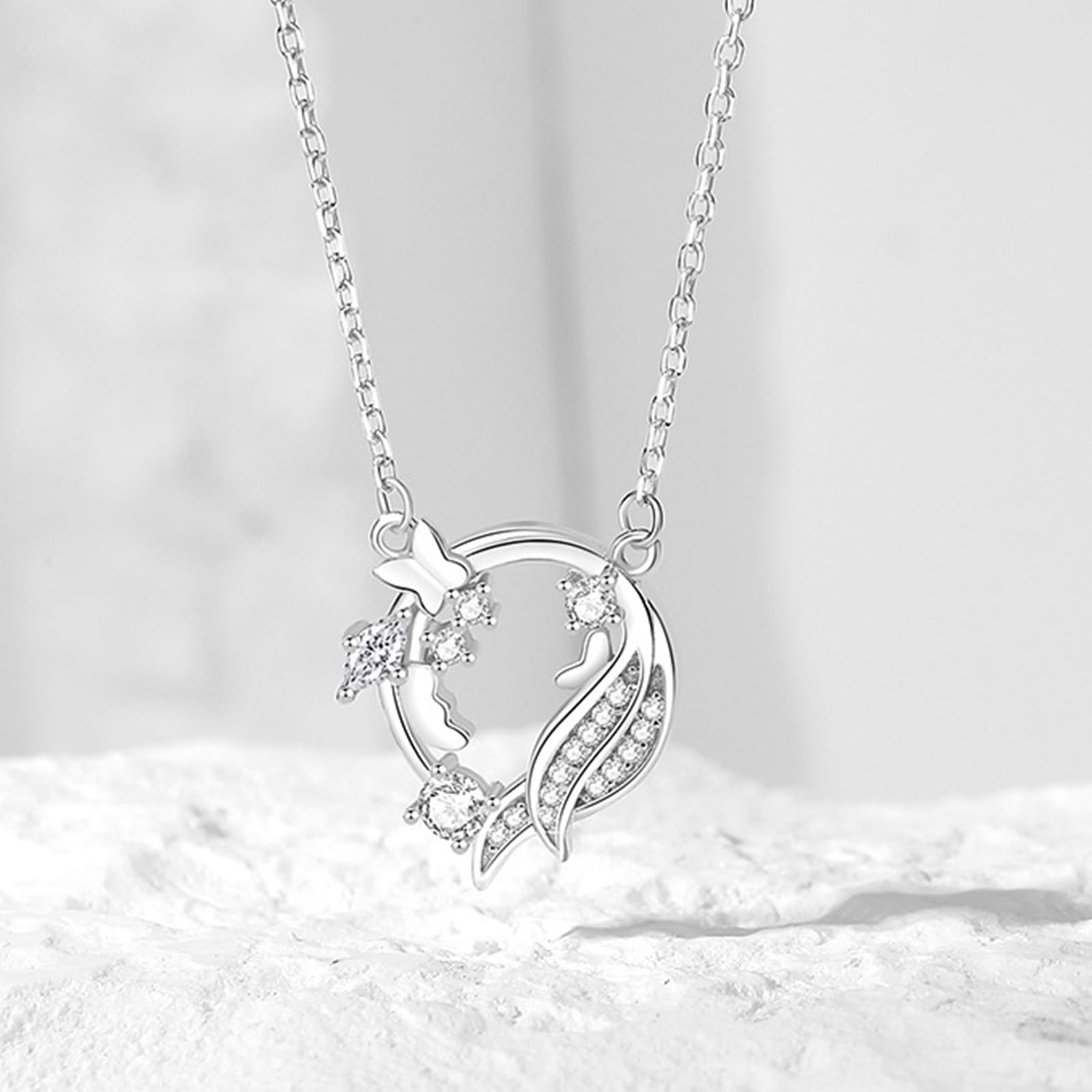 Collar de mariposa dorado con moissanita para mujer, collar de oro simple con colgante de mariposa de ala para cumpleaños