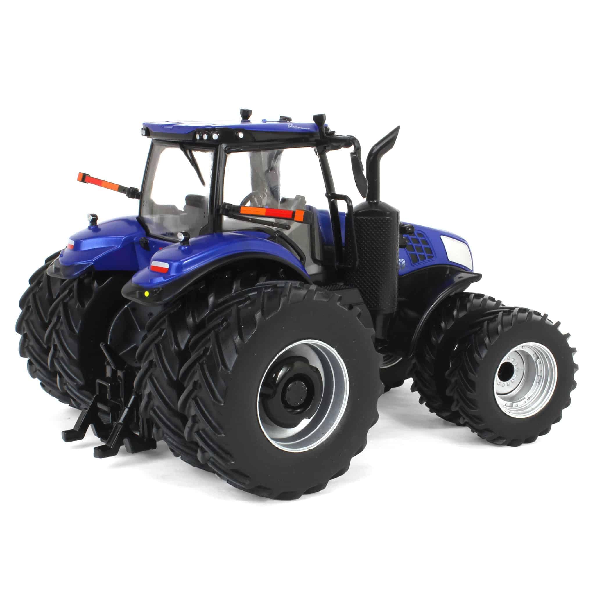 Amazon.com: ERTL 1/32 New Holland T8.415 Blue Power Tractor