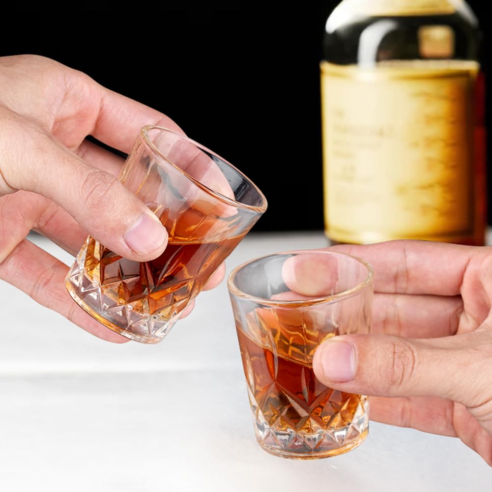 Bicchieri da Shot In Vetro da 5.5cl, Set di 8 Bicchieri Amaro, Bicchierini Liquore in Vetro, Elegante Design Vintage