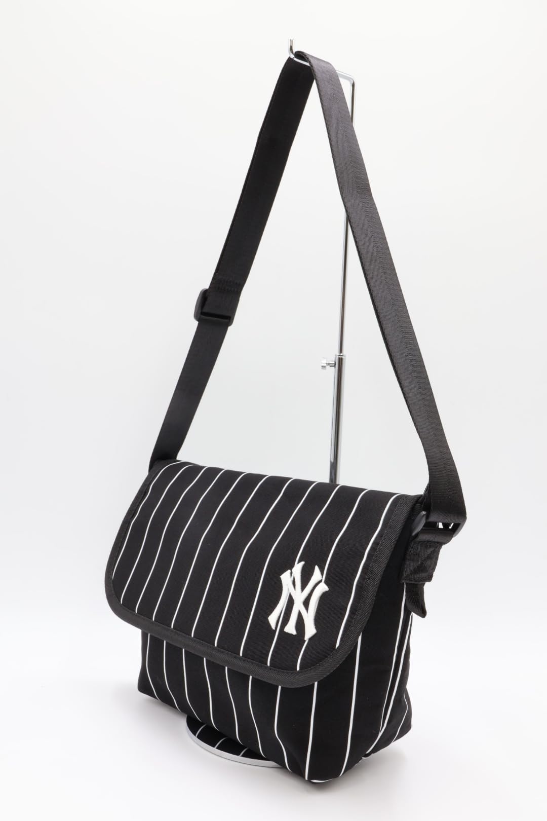 Major League Baseball Yankees Shoulder Bag, Messenger Bag, Black, Yankees/Black, One Size
