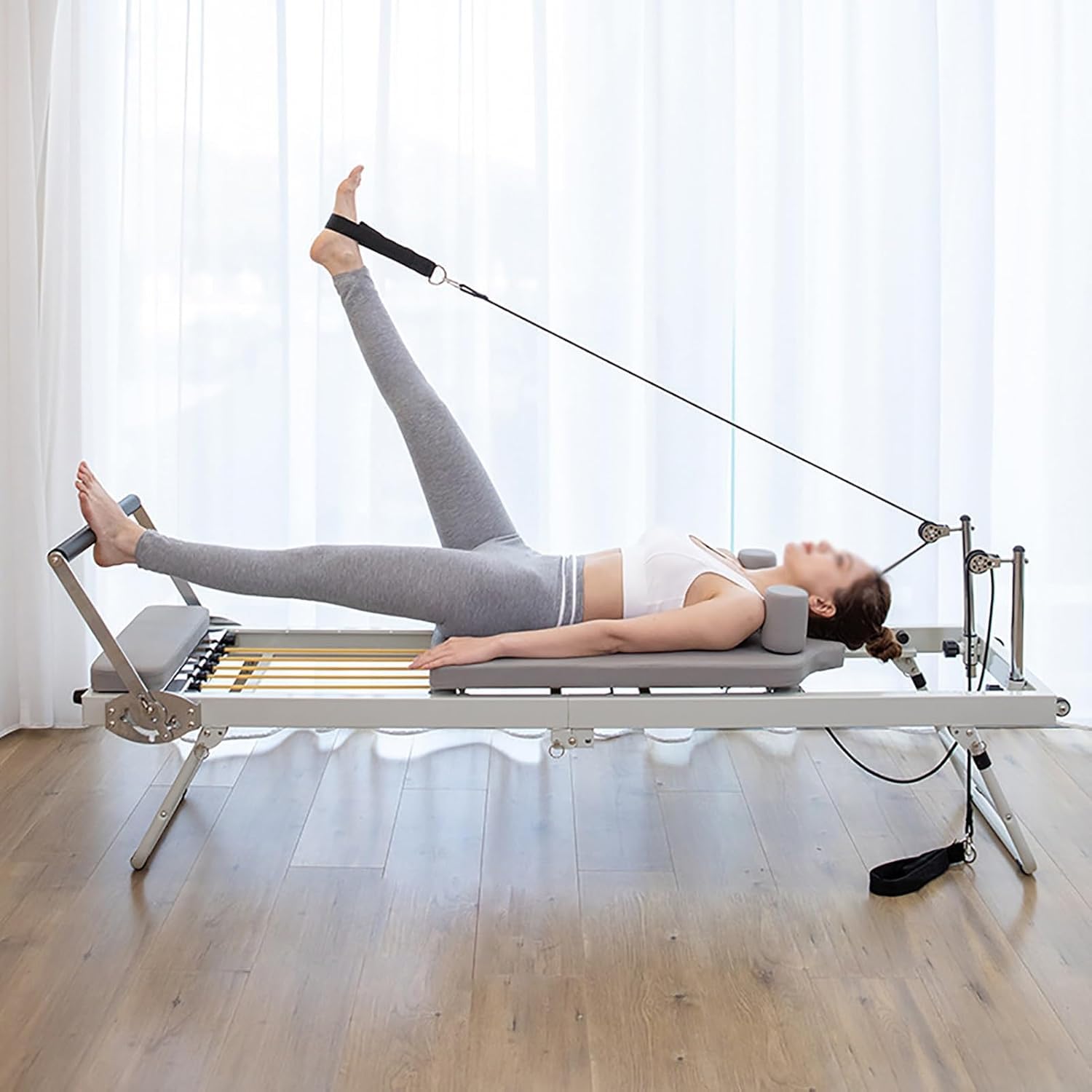 Pilates Reformer Machine per allenamenti a casa con Telaio Pieghevole, Pilates Reformer con 5 Corde di Resistenza, Facile da spostare e riporre, Dotato di robuste Ruote da libreria