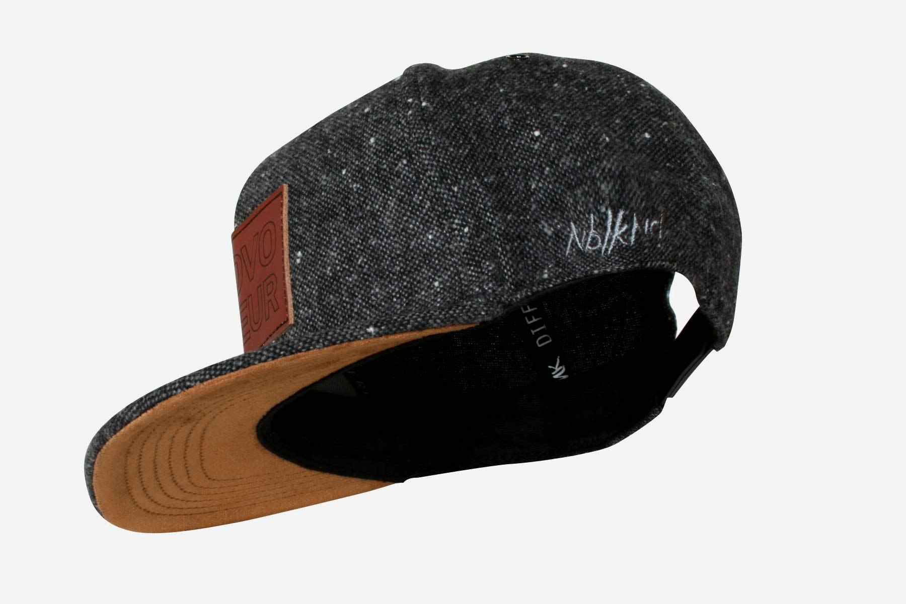 Nebelkind Snapback-Cap-Herren Damen, Flat Brim minimal Curve Kappe mit Patch, Provocateur, Einheitsgröße OneSize Größenverstellbar Unisex Basecap Streetwear Style Cap mit geradem Schirm