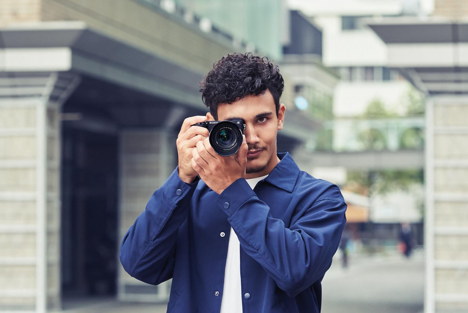 Sony Alpha 6400 (APS-C) Fotocamera con obiettivo 16-50 mm – Autofocus con rilevamento degli occhi da 0,02 s, video 4K, display ribaltabile, ideale per vlogging, fotografia e viaggi