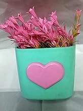 فاز ورد صناعية في وعاء بلاستيك رائع مناسبة لتزيين