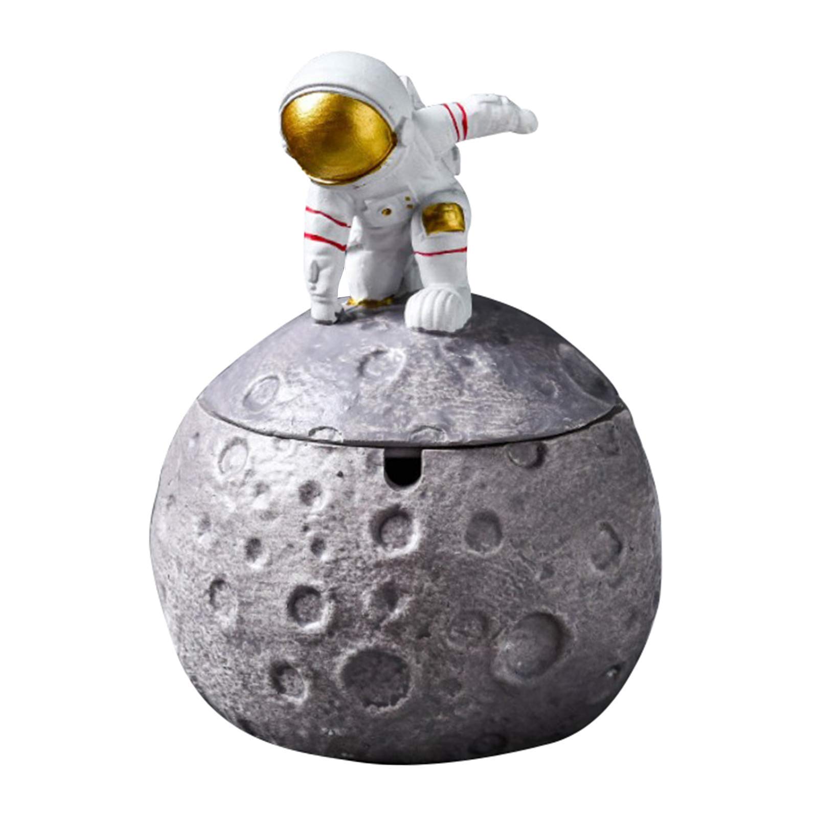 Cendrier astronaute design pour sublimer la table basse de votre salon moderne