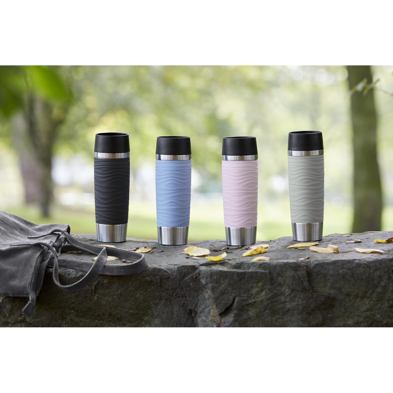 Emsa Travel Mug Waves Grande Isolierbecher N20121 | 0,5 L | bis zu 6h heiß und 12h kalt | 100% dichter Thermobecher | 360°-Trinköffnung | Quick-Press-Verschluss | Kaffee to Go | Puderblau