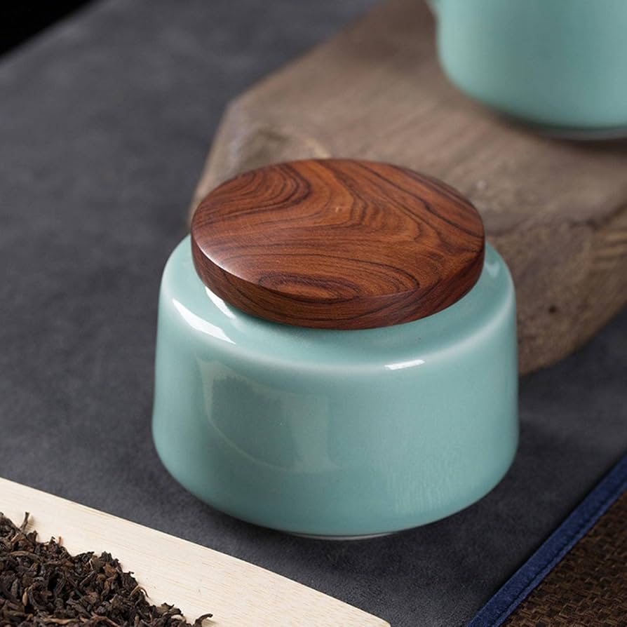 中国　明時代　青磁寿字紋小杯　龍泉青磁　木箱入　送料込み0529 中国 明時代 青磁寿字紋小杯 龍泉青磁 木箱入 送料込み