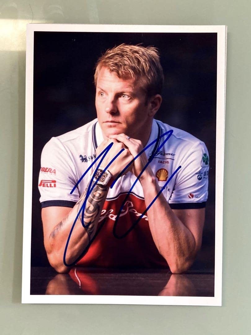 キミ・ライコネン直筆サイン入り2Lサイズ写真…