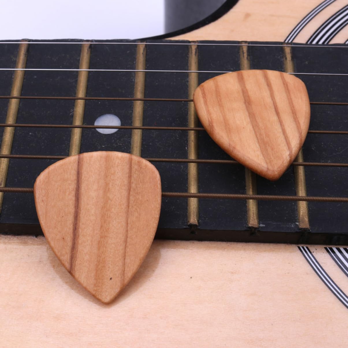 VICASKY 16stücke Olivenholz Gitarren-picks Ergonomische Plektren Für Akustische Und Elektrische Gitarren Langlebige Holzplektren Als Geschenkidee Für Musikliebhaber