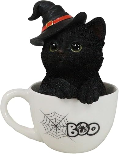Ebros - Figura decorativa realista de Halloween con gato negro con sombrero de bruja en tela de araña blanca, taza de té Boo, figura para mascotas