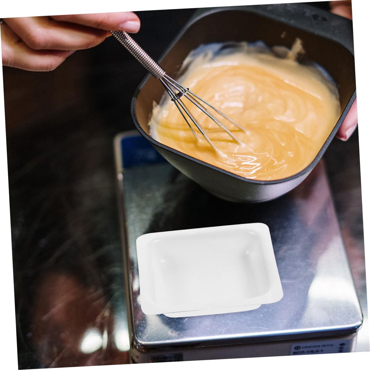 Lot De 50 Coupelles De Pesée En Plastique 4.20 X 4.20 X 1.00 Cm Pour Poudres Et Liquides Plateaux De Pesée Pour Laboratoire Et Maison Faciles À Nettoyer