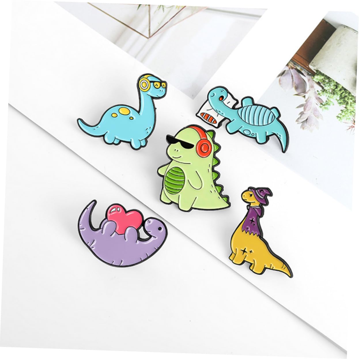 Kleine Dinosaurier-brosche Dinosaurier-spiele Lustiger Emaille-pin Schwimmbad Dinosaurier-partydekorationen Karikatur Niedliche Knopfnadeln Spinne Drachen Legierung 5st