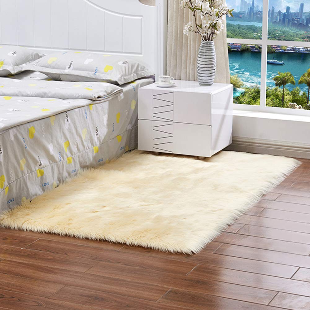Tapis de Sol Salon Shaggy Tapis en Fausse Fourrure Chambre Chevet Tapis Doux Tapis Poil Long Antidérapant Moelleux Peluche Tapis Canapé Natte Tapis Maison Décoratif de Style Moderne Jaune 60x150CM
