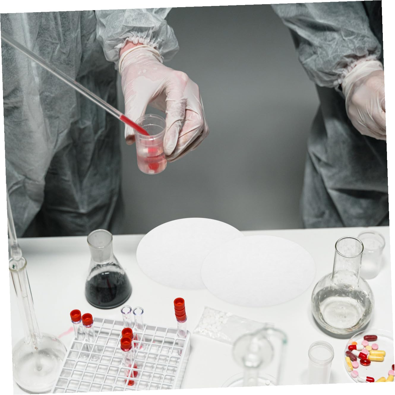 ULTECHNOVO 100piezas Discos De Papel Filtrante Para Química Filtración De Flujo Medio Para Experimentos y Aplicaciones De Laboratorio