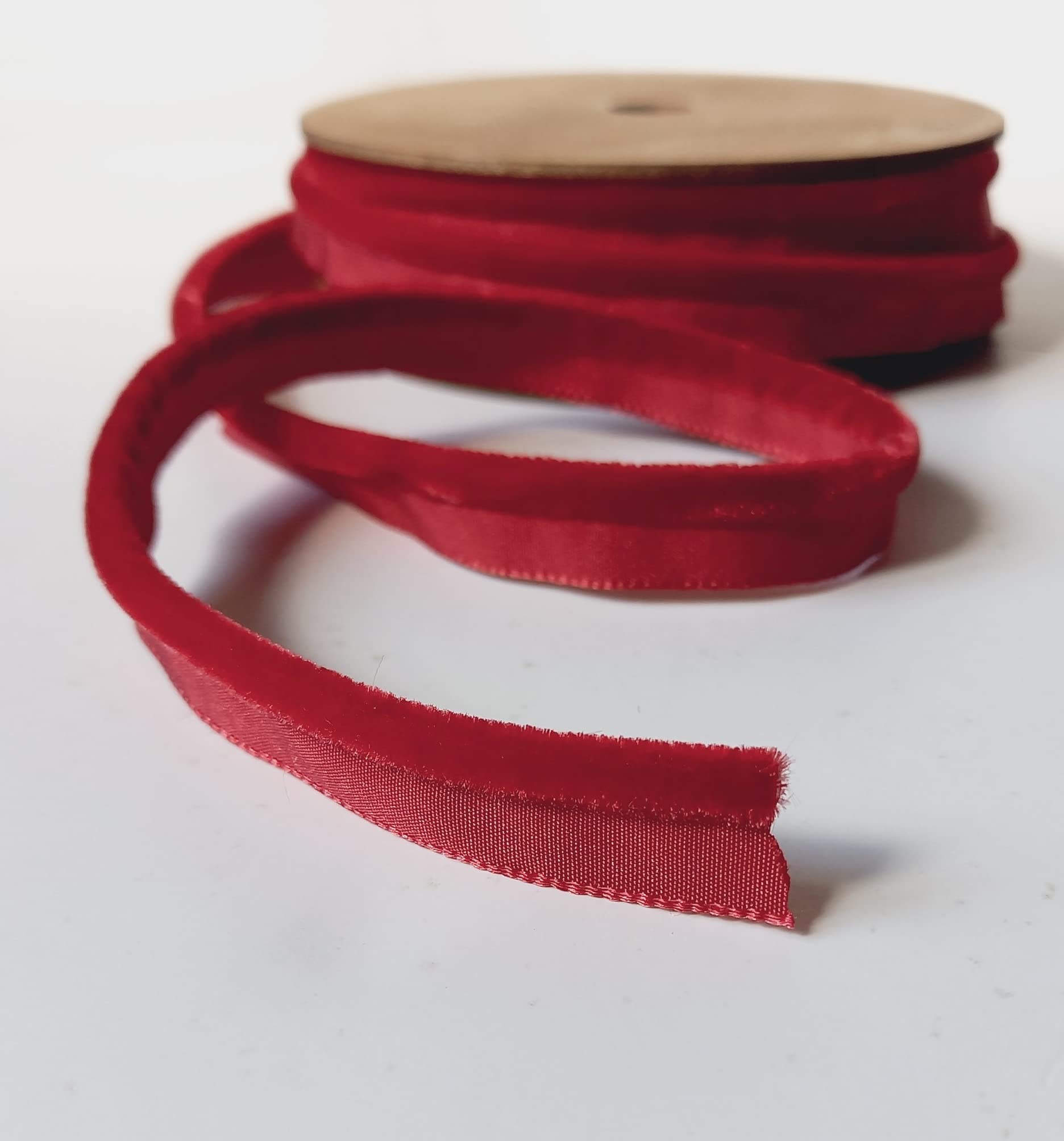 Velvet Insert Piping Cord 5mm Diameter โ Sold by the metre (Red) โ image 1
