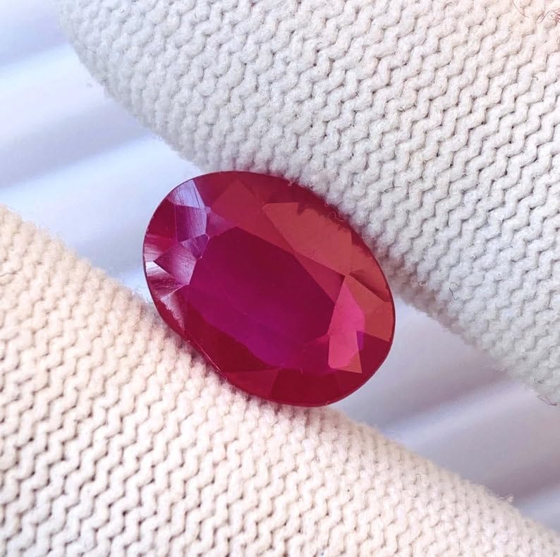 Rubis rouge naturel de Birmanie pour sceller une promesse sur bague