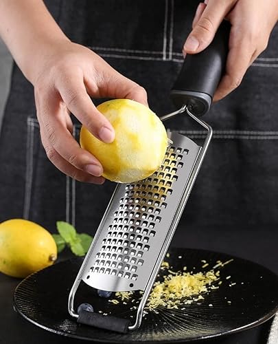 Miniatura 3 de ISZW Kitchen - Rallador de queso profesional  Rallador de metal de acero inoxidable con mango y cubierta protectora, rallador plano de mano para