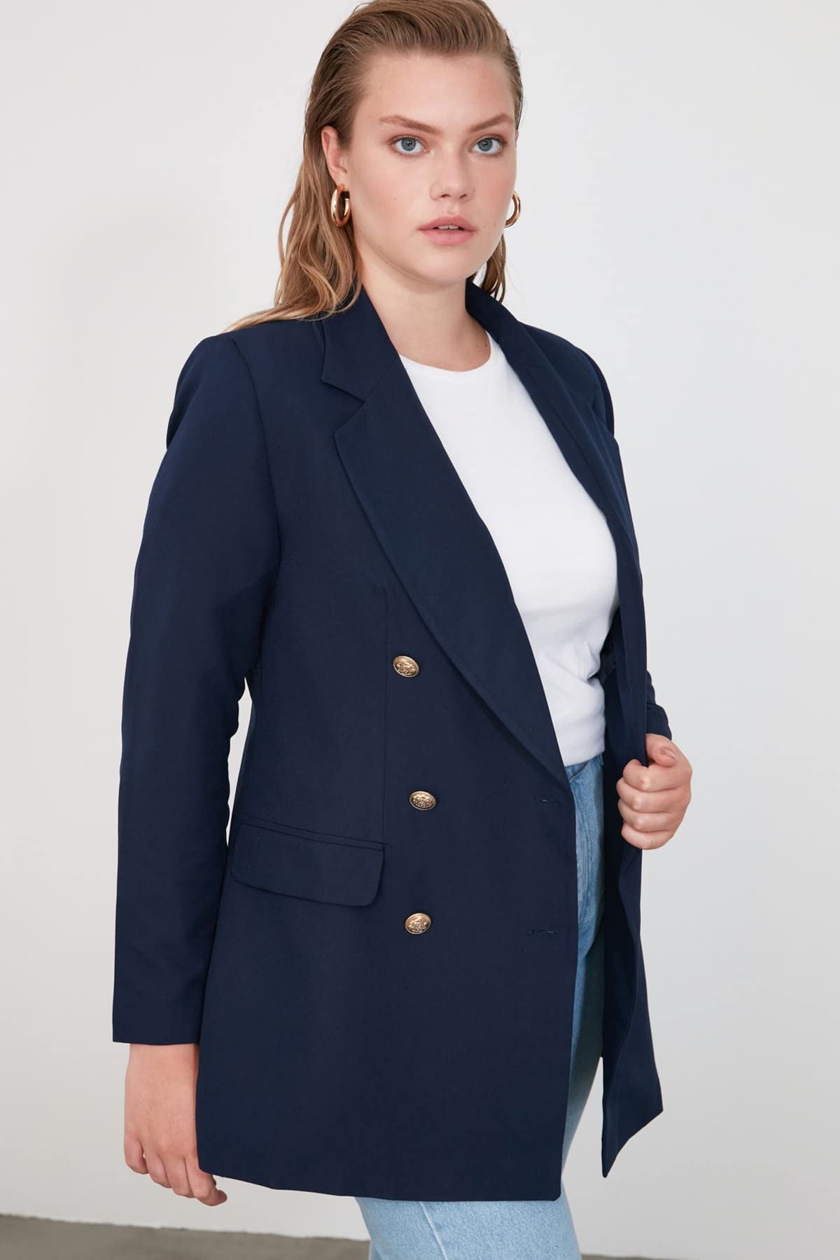 Trendyol Veste Blazer Surdimensionnée À Boutons Bleu Marine Trendyol Veste Blazer surdimensionnée avec Boutons Bleu Marine Femme (Lot de 1)