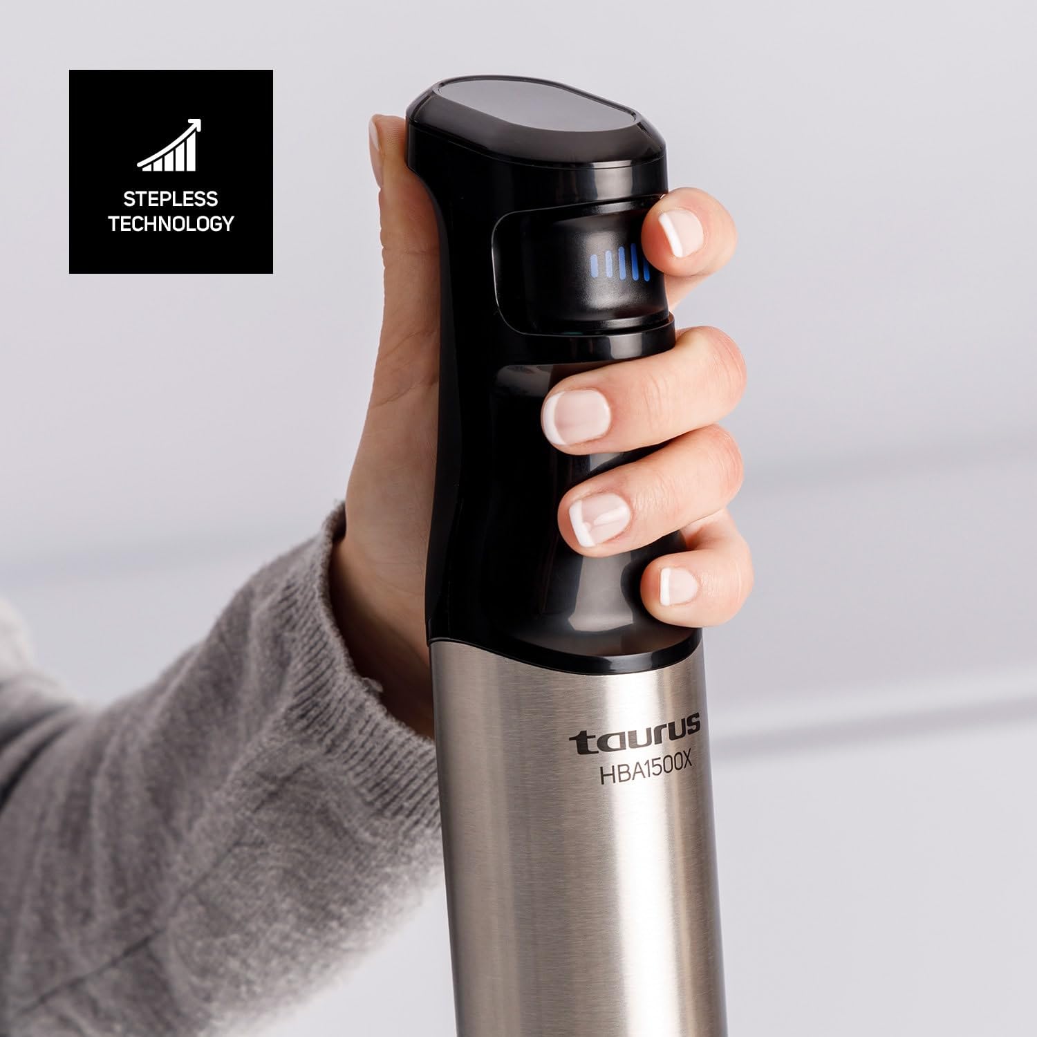 Taurus - Batidora de mano | 1500W Potencia | Regulador de 20 velocidades ajustable | Función Turbo | Cuchillas de acero inoxidable | Pica hielo | Diseño ergonómico | Vaso medidor 700 ml | Inox