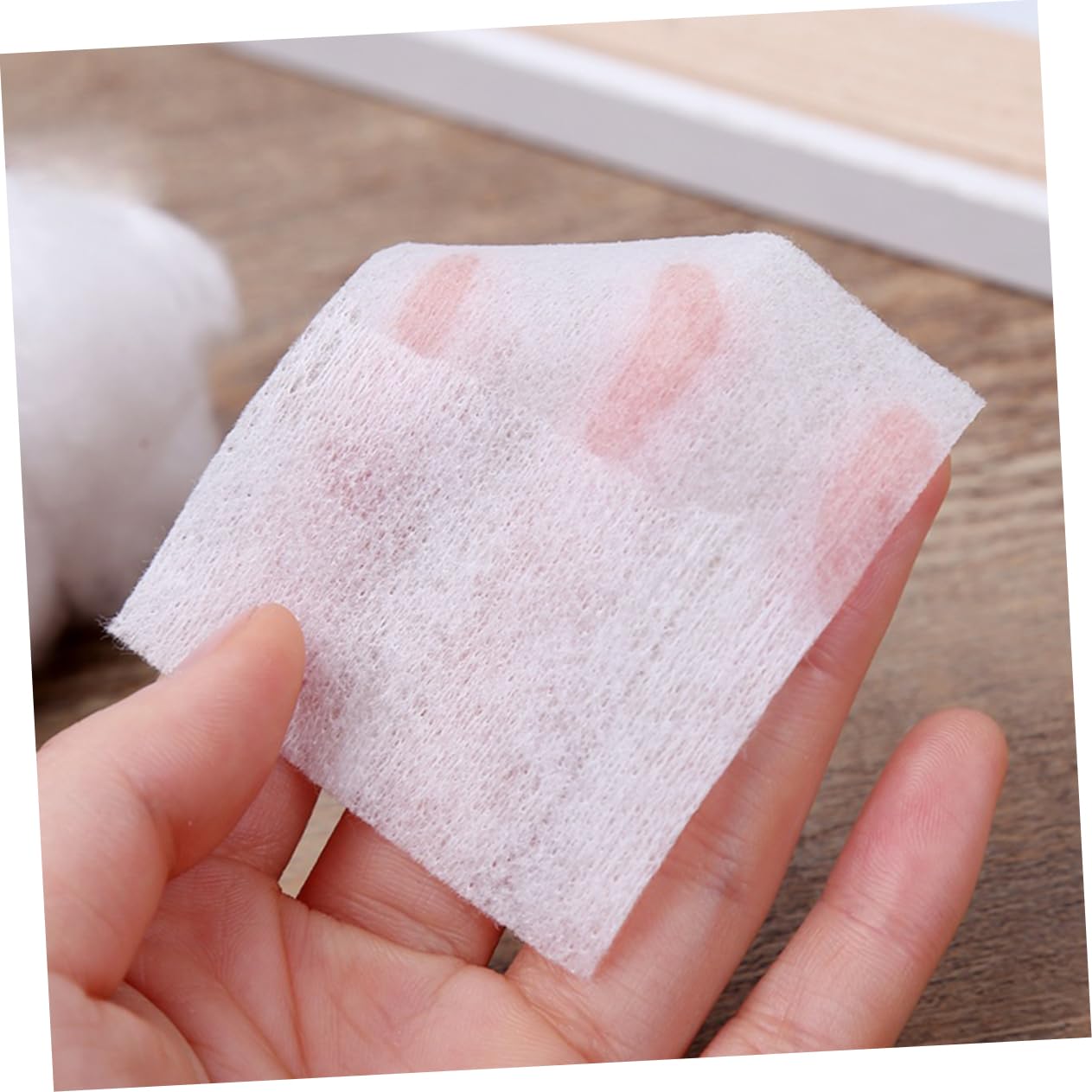 Healeved Portable Makeup Cotton Pads 400pcs Boxed Cotton Buds for Gentle Facial Cleaning Travel