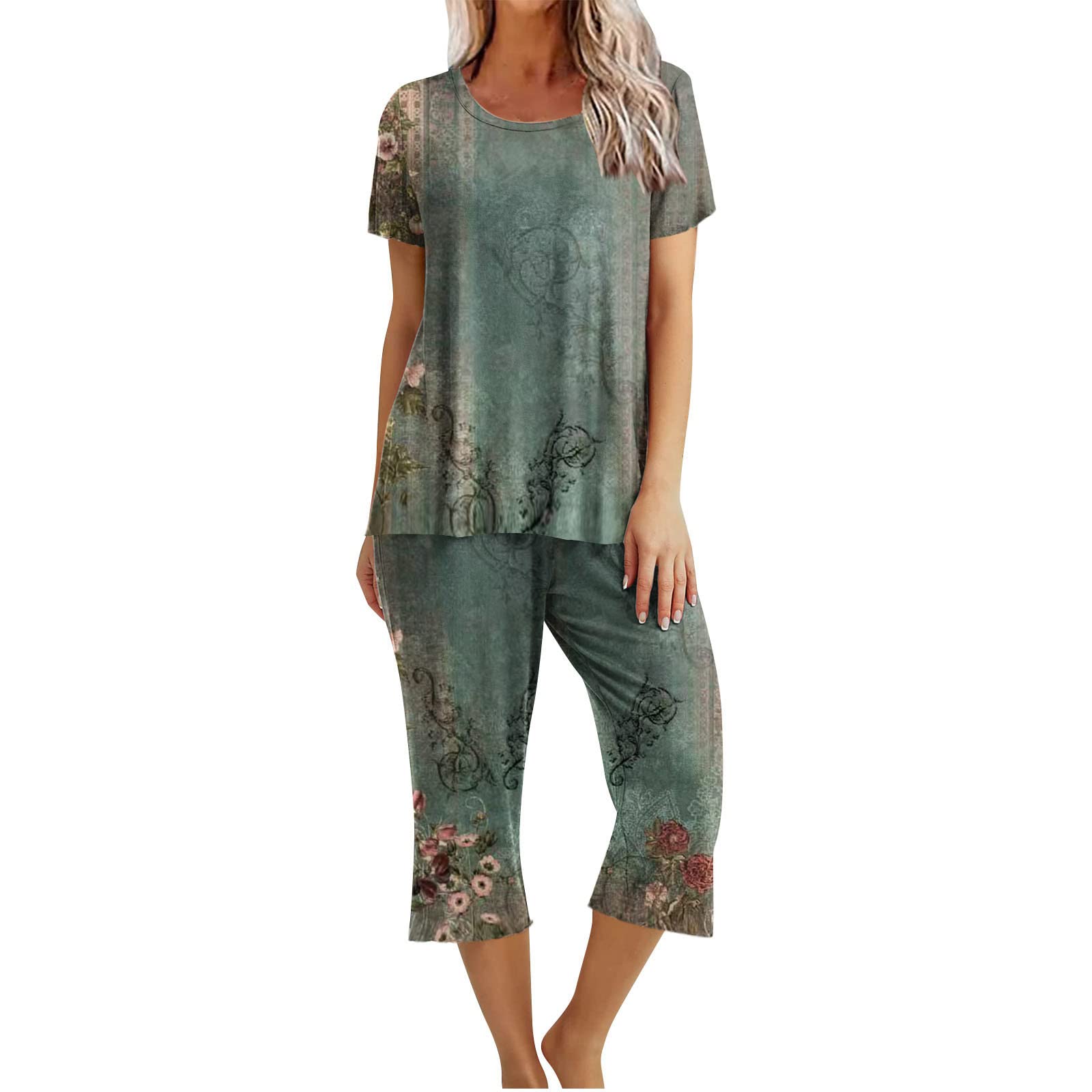 DDAPJ pyjuCapri Pajama Sets for Women 2 Piece Outfits Floral Print Short Sleeve Sleepwear Top and Cropped Pants with Pockets