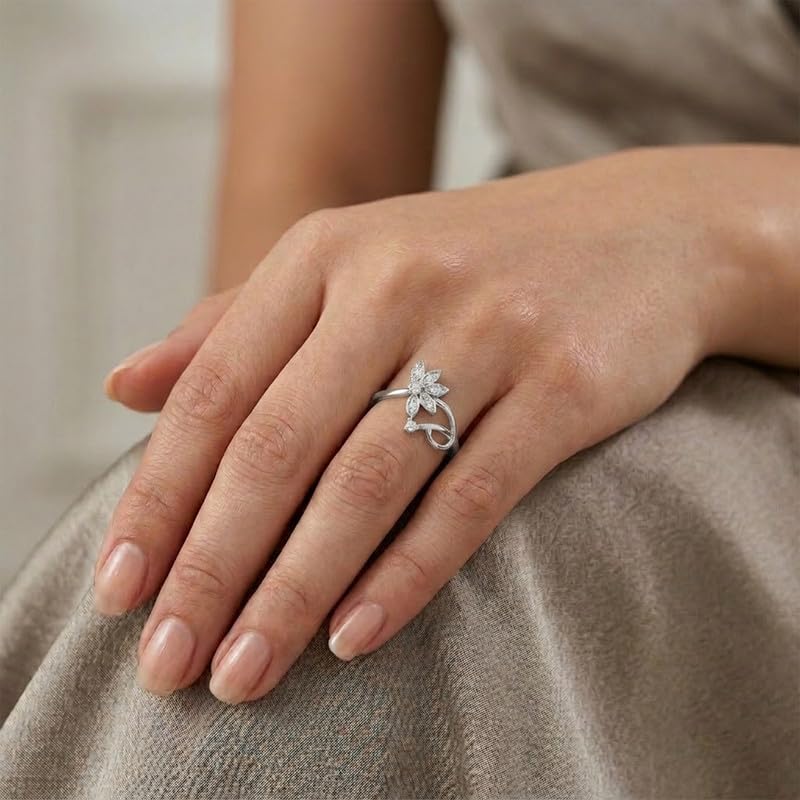 Image of DISHIS 18K(750) /14K(585) White Gold Diamond Flower Ring for Women