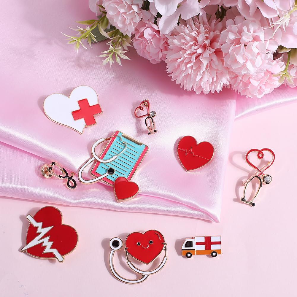 SUNNYCLUE 1 scatola 9 pezzi Spille Mediche Smaltate Spilla Da Infermiera Set Lega Stetoscopio Cuore Carino Temi Infermiera Spilla Distintivi Spilla di Sicurezza Spille Accessori Sfusi per Donna Uomo Z