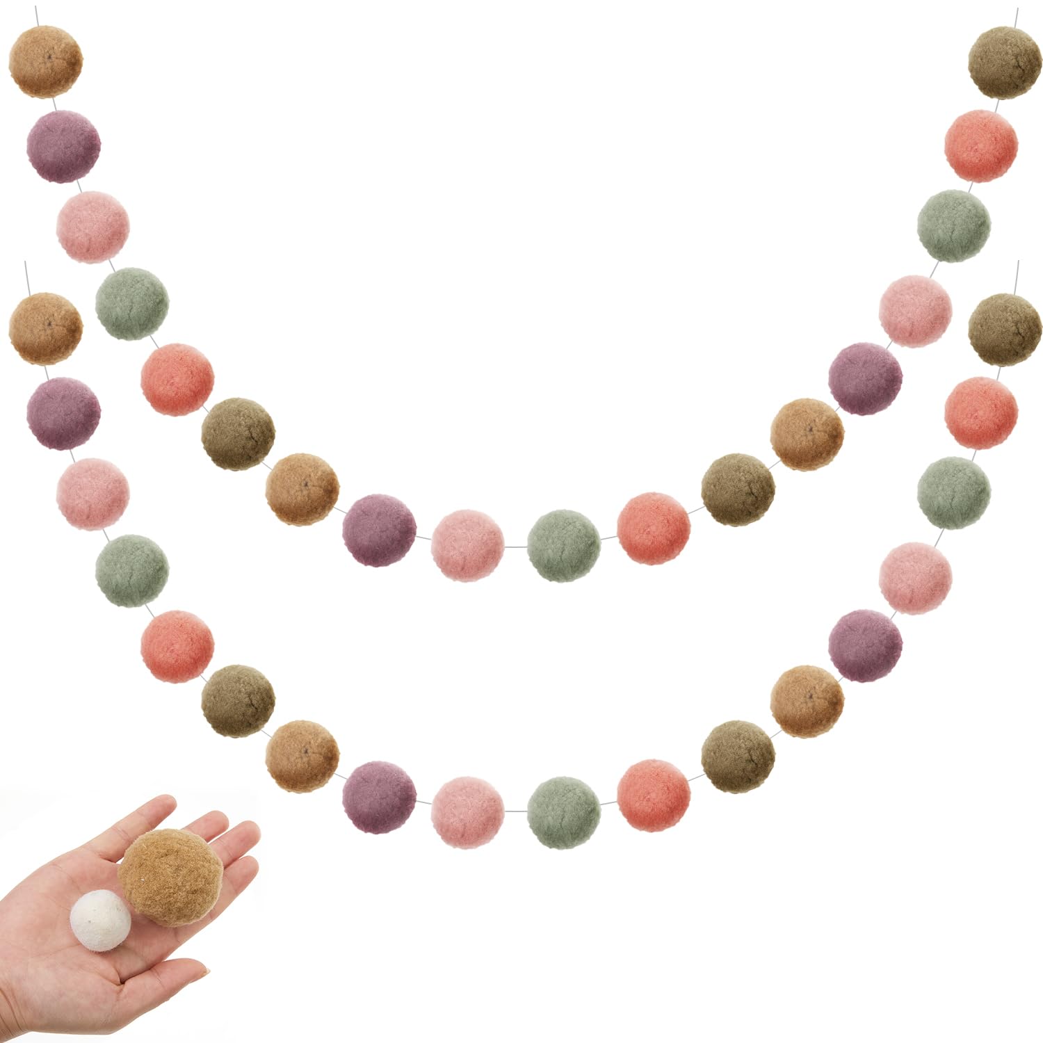 Guirlande de pompons pastel pour sublimer une cheminée ou fête bohème