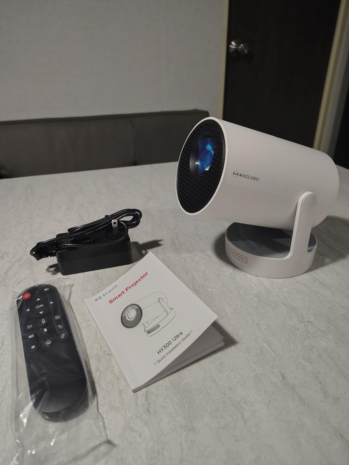 Magcubic projector with controller, guide and cable