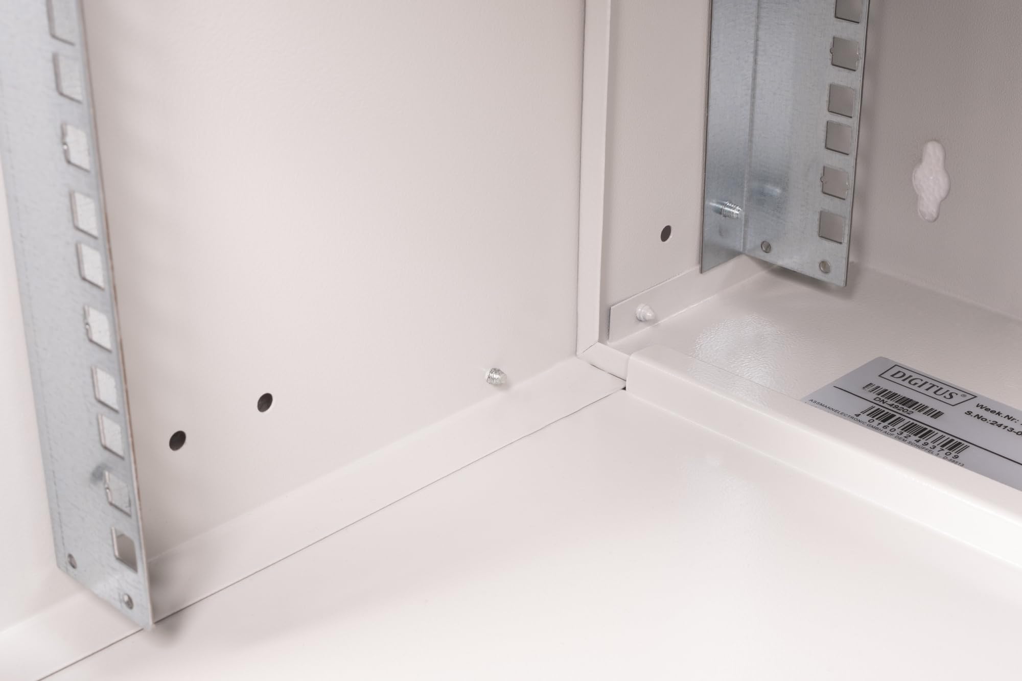 DIGITUS Armario de Red – 19 Pulgadas, 7U – Sin Montar – Soho Pro – Gris | 400 mm de profundidad – 319,25 mm de profundidad útil – montaje en pared – Carga máxima: 60 kg – puerta de acero perforada