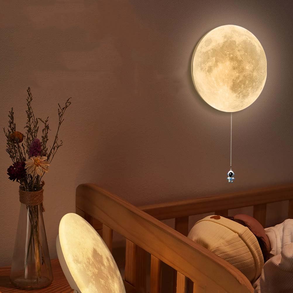 AoLa LED Mond Wandleuchte Akku Innen Kinderzimmer Wandlampe mit Schalter Modern Runde Mond Design Deko Lampe mit Astronaut 3000K Warmes Weiß Kinder Nachtlicht Mondlampe für Schlafzimmer Flur
