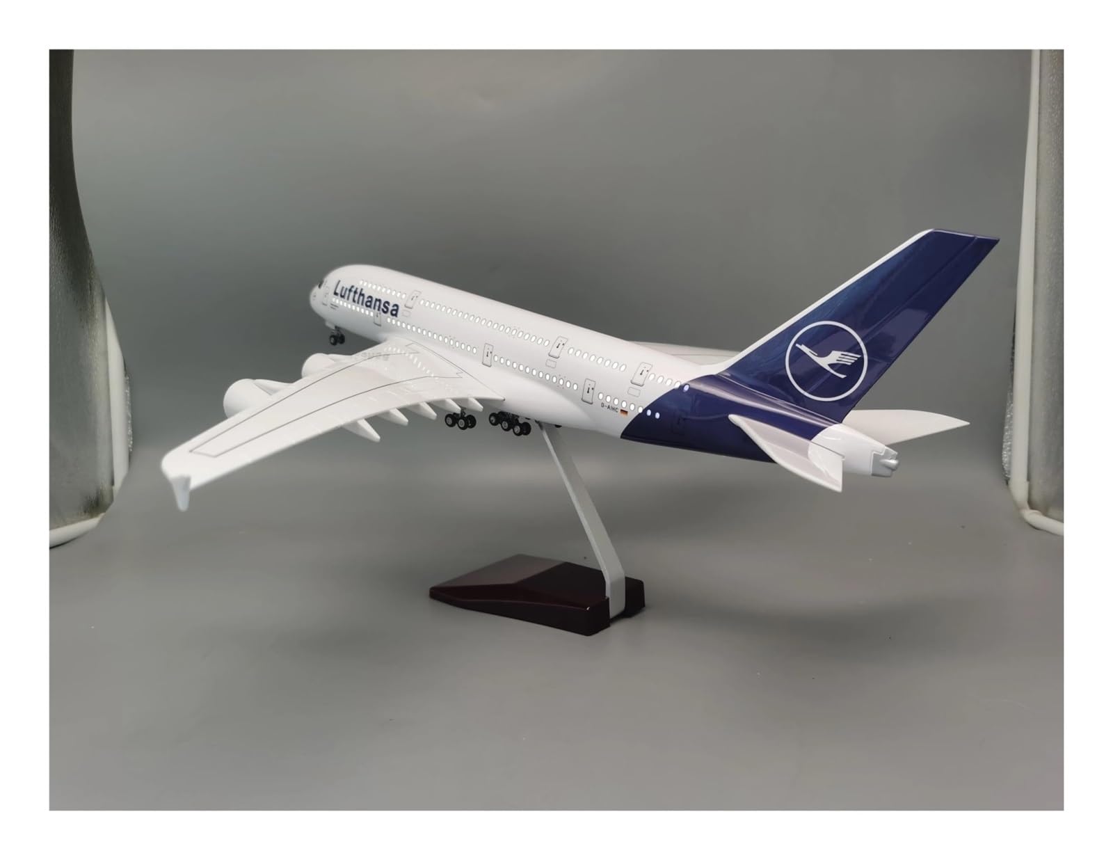 Odlewany metalowy samolot w skali 1/160 dla A380 Lufthansa Model samolotu Model linii lotniczej Odlany z żywicy samolot do kolekcji Klasyczny model do zbierania i wyświetlania (LED)