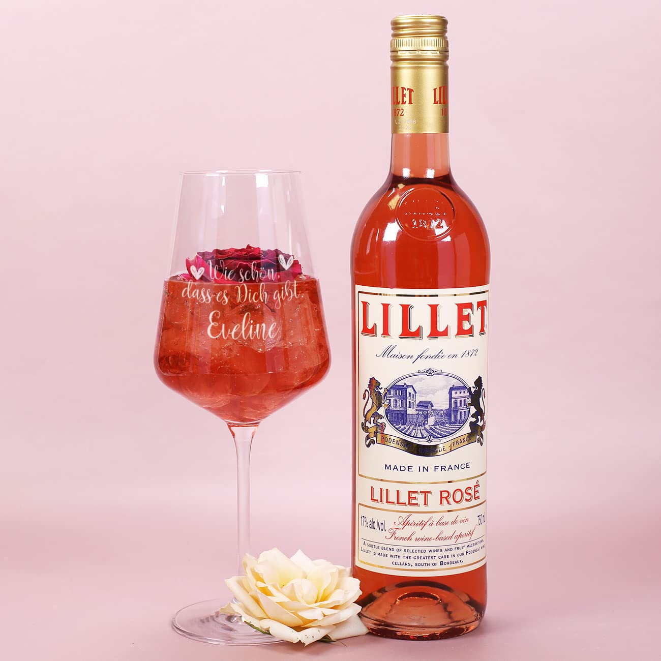 Herz & Heim® Geschenkset "Wie schön dass es Dich gibt" mit Geschenkbox, Weinglas und 1 Flasche Lillet/personalisiert Rosé