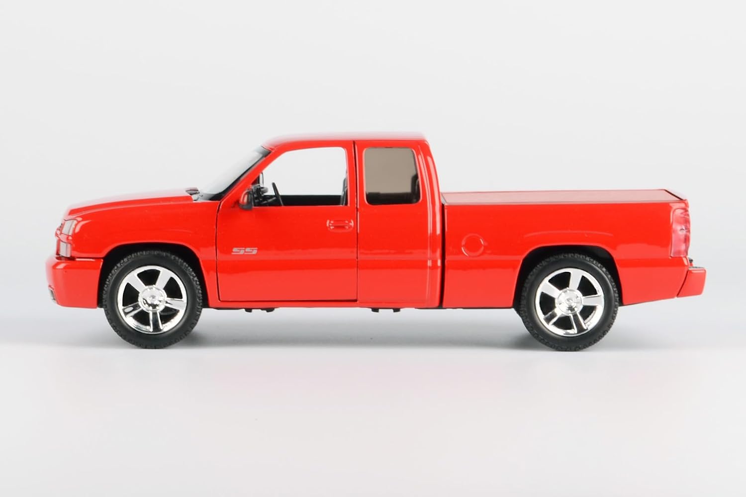 2006 Silverado SS Extended Cab Pickup Truck 1/25 Diecast Model Car Motor Max 79394 RED