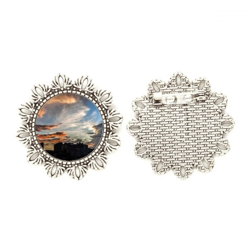Broche de gancho para el pecho con cierre seguro de flor plateada y esmalte naranja de nubes 4