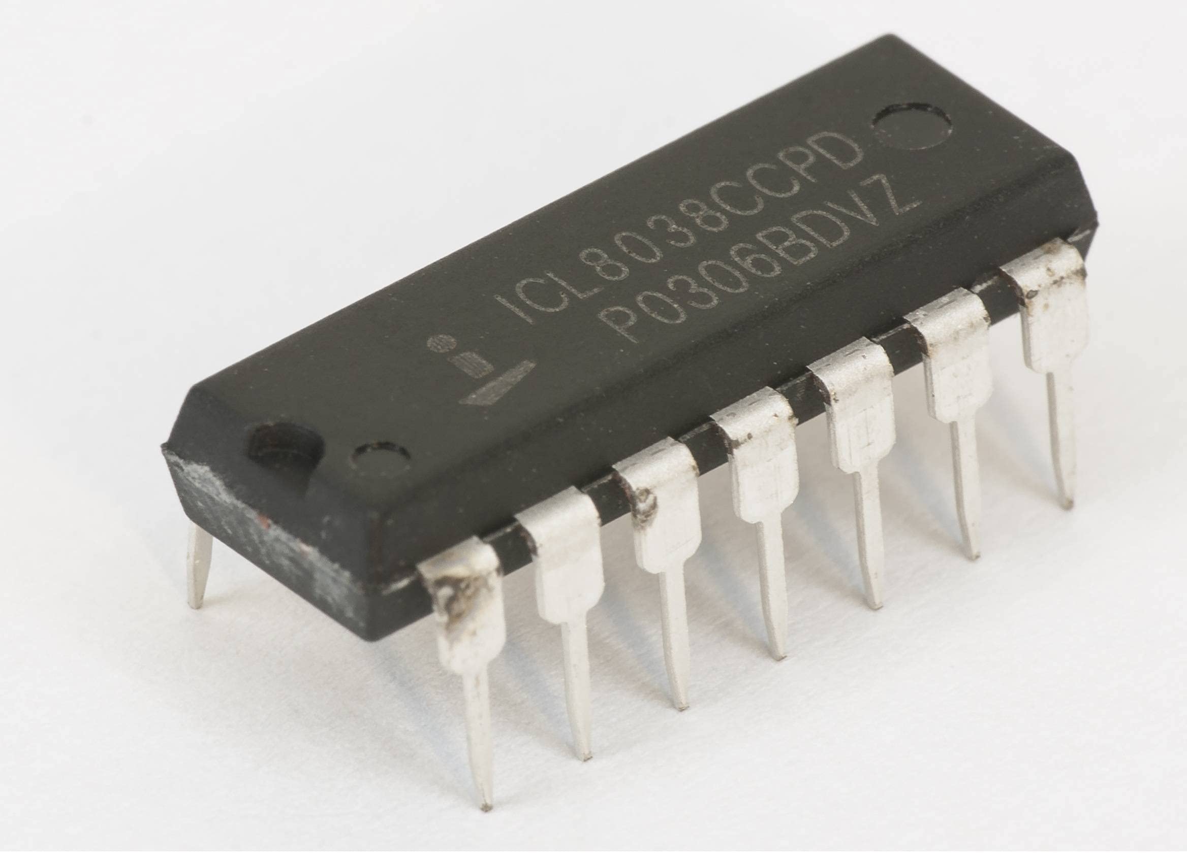 ICL8038 Precision Waveform Generator/Voltage Controlled Oscillator IC – DIP-14 Package (B09CDSTB3T) Amazon Price History, Amazon Price Tracker