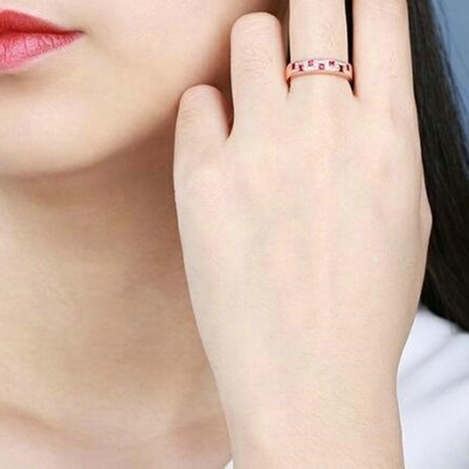 Pierścionki z różowego złota 14K dla kobiet, pierścionek zaręczynowy elegancki czerwony rząd rubinowy syntetyczny 0,37ct i moissanit pierścionek dla dziewczyny, panny młodej różowe złoto