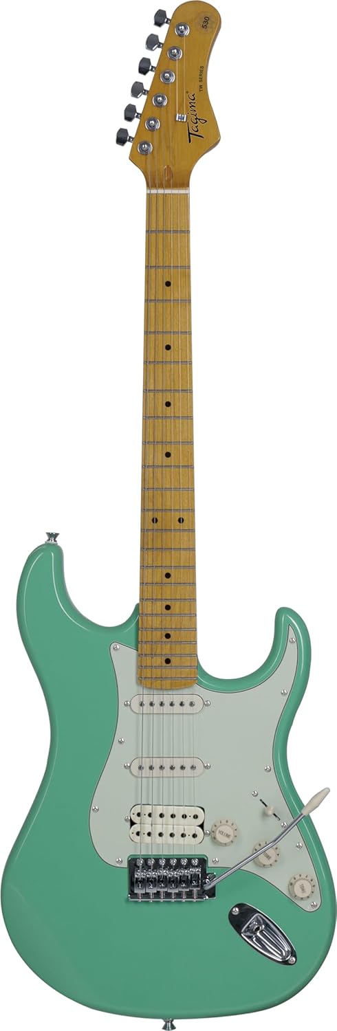 Guitarra elétrica estilo Stratocaster verde água com escala clara em fundo branco