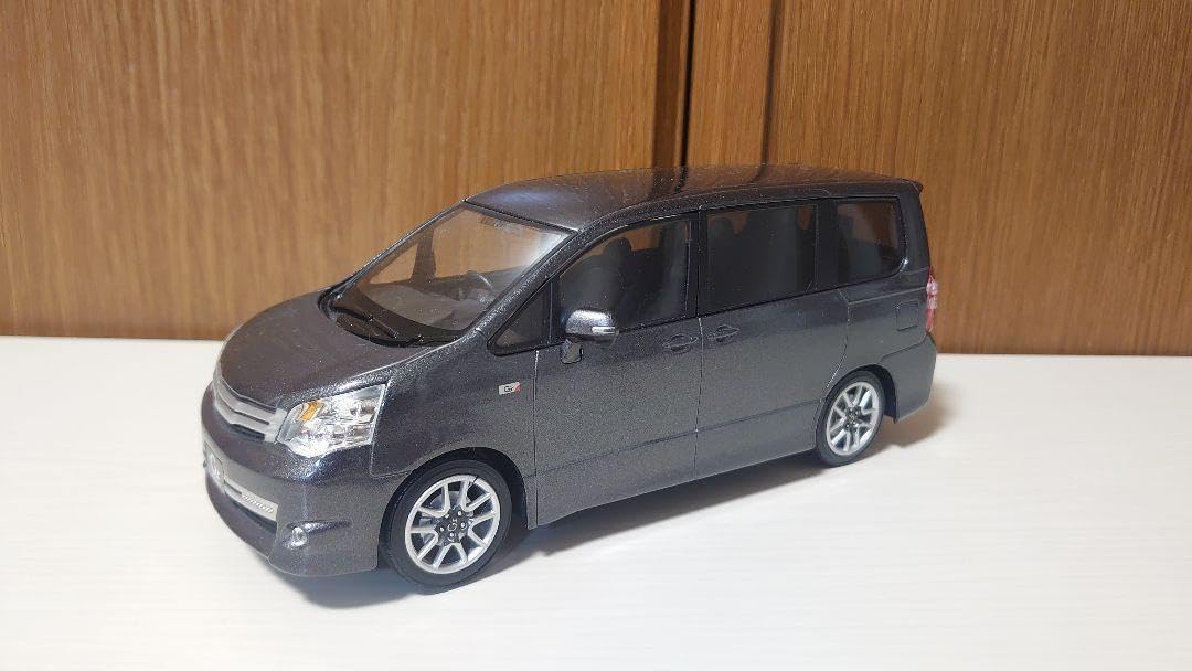 トヨタノアG'sミニカー トヨタノアG'sミニカー 非売品 トヨタ ノア G's カラーサンプル