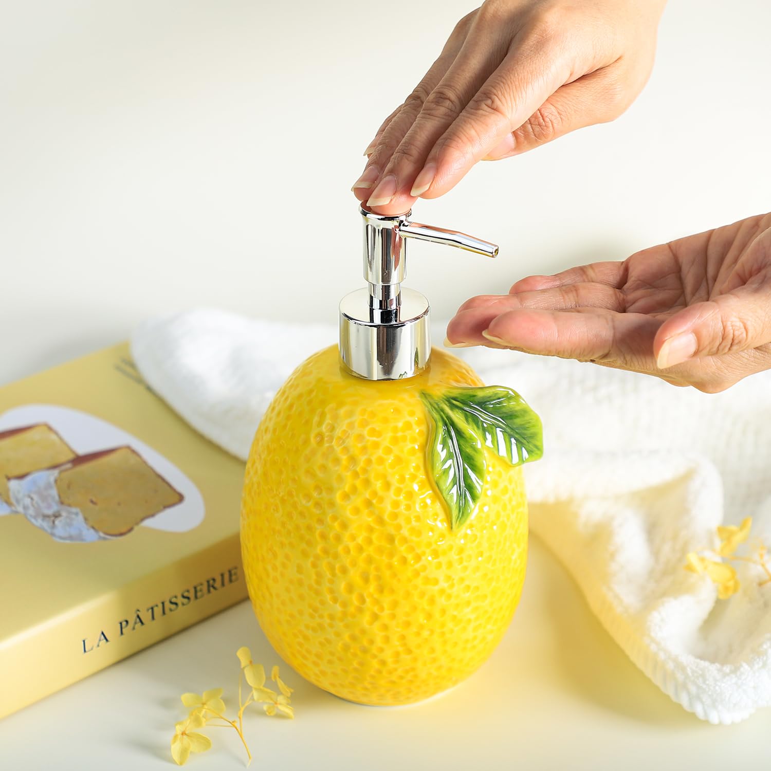 Colias Wing Dispensador de jabón en forma de fruta con bomba de plástico, botella de jabón de loción recargable, botella de loción, dispensador de jabón de manos, decoración del hogar, limón