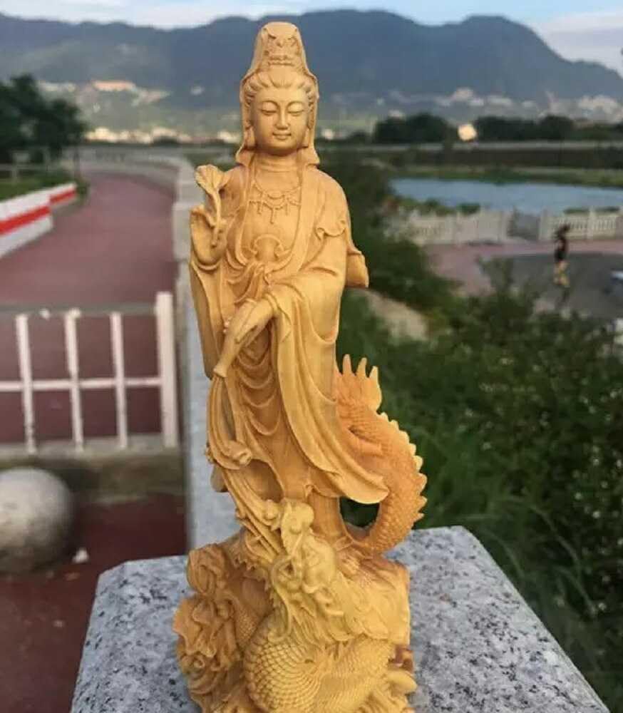 お盆お彼岸大特価中　　大きな仏像★ヒバ材 千手観音菩薩像1尺立★全高 約68cm お盆お彼岸大特価中 大きな仏像☆ヒバ材 千手観音菩薩像1尺立