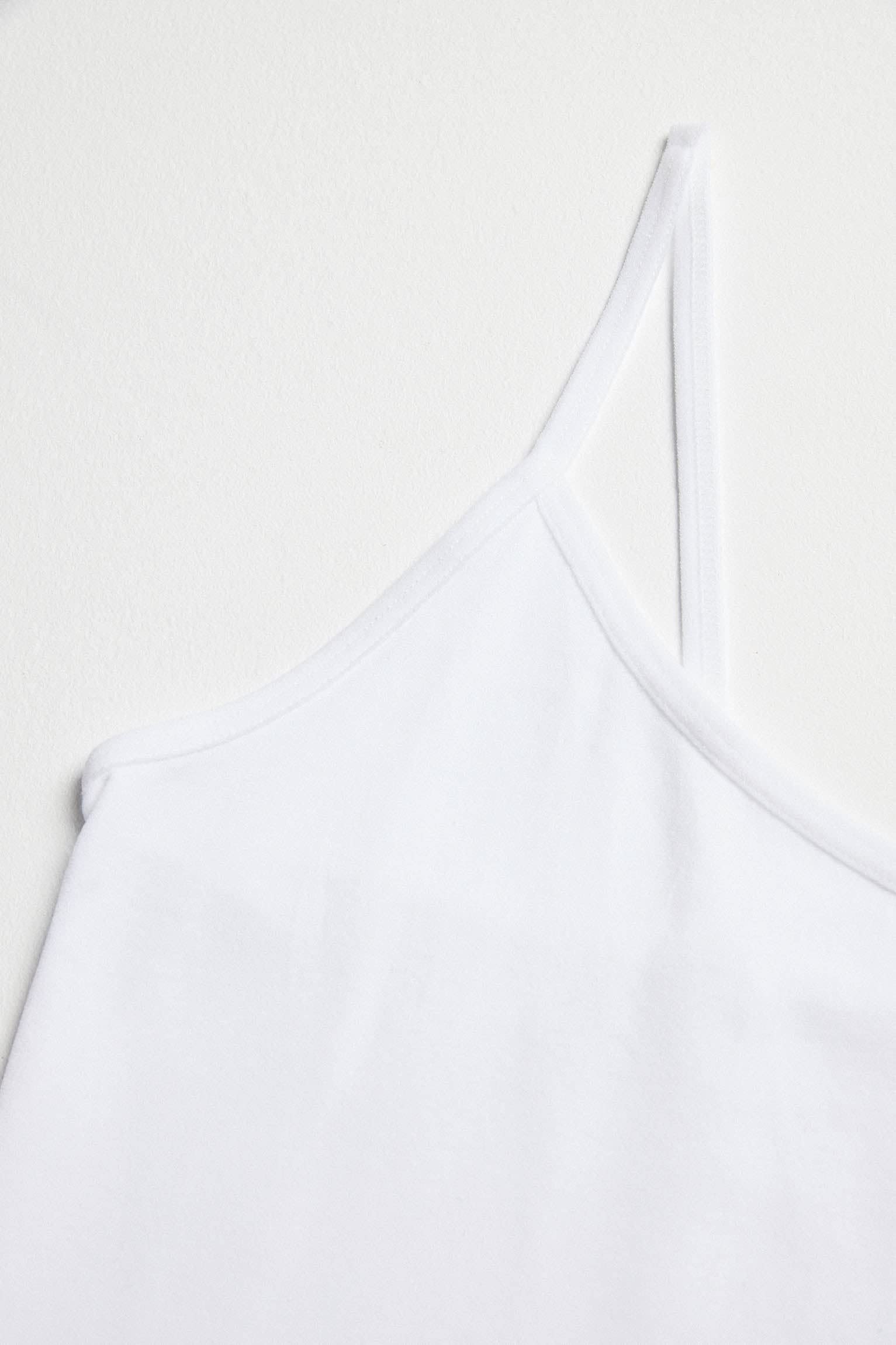 YSABEL MORA Camiseta Interior Tirante Fino Microfibra Cómoda y Ultra Suave Sin Costuras para Máximo Confort y Adaptabilidad Ideal como Prenda Básica Exterior.