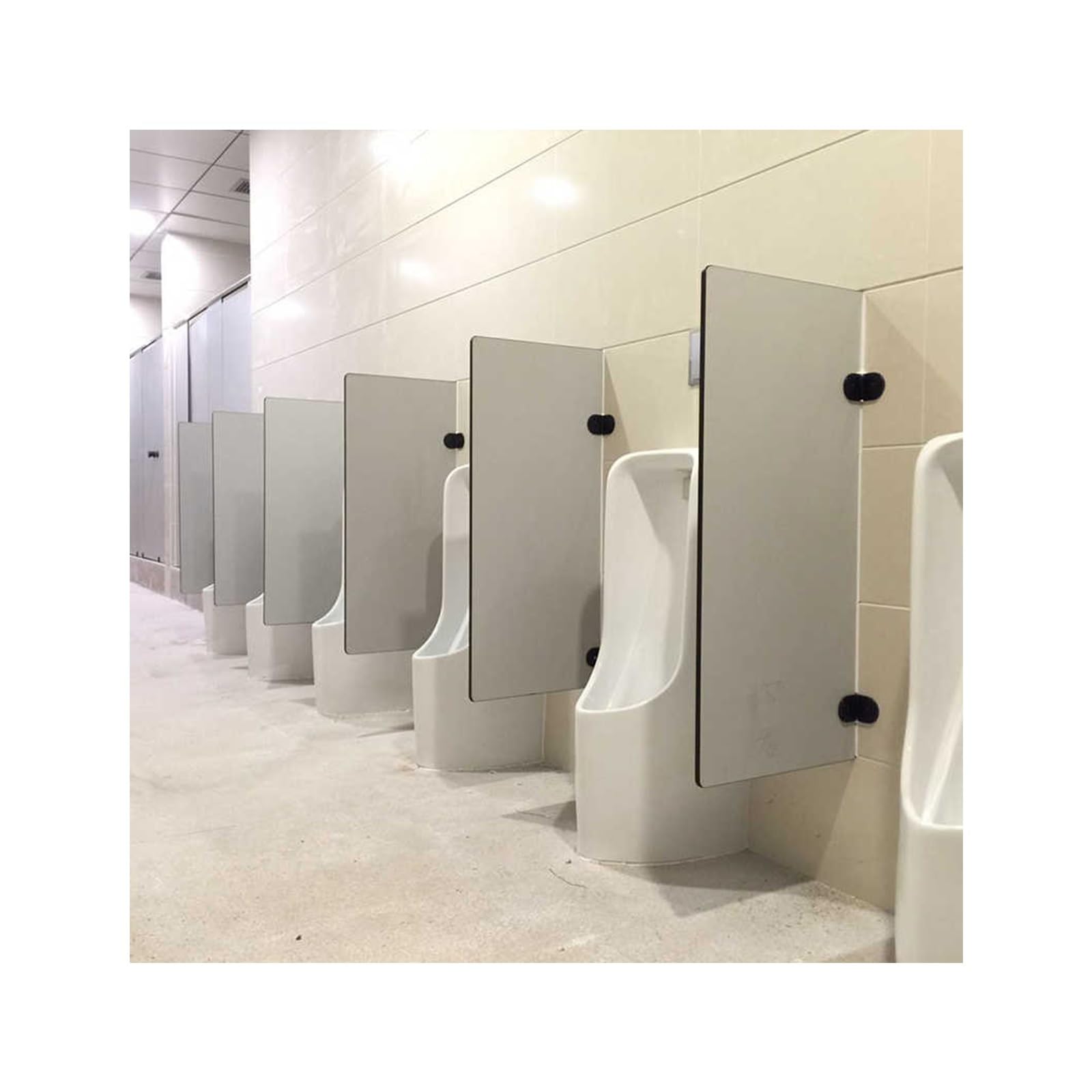 Urinoir mural pour homme et séparateur de toilettes publiques